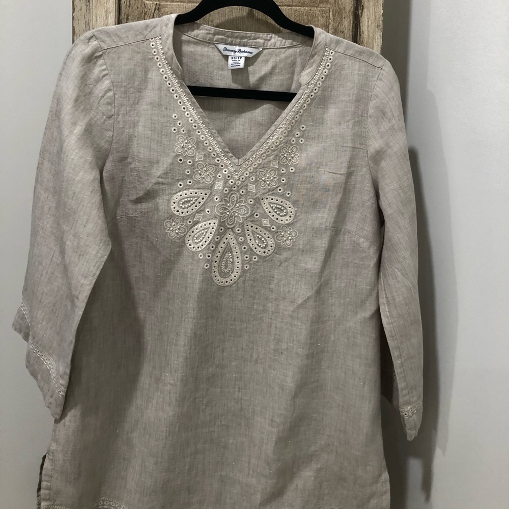 NWT! Super Cute! Tommy Bahama Linen Top with Embroidery